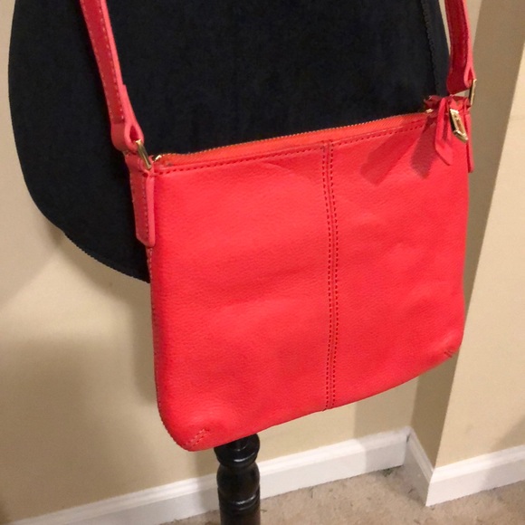 EUC Isaac Mizrahi Crossbody (A214) - Picture 3 of 6